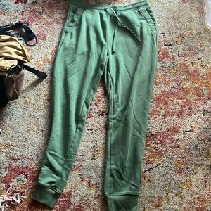 Amazon basics green sweatpants